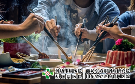 攝圖網(wǎng)_501102064_火鍋美食青年聚會(huì)（企業(yè)商用）