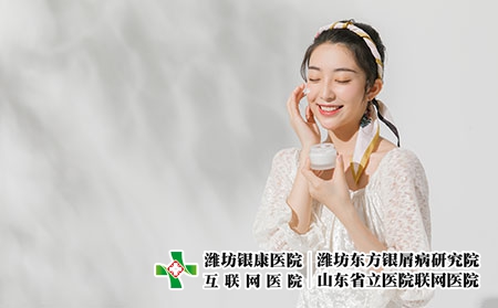 攝圖網_501644950_美女夏日涂抹防曬霜（企業商用）