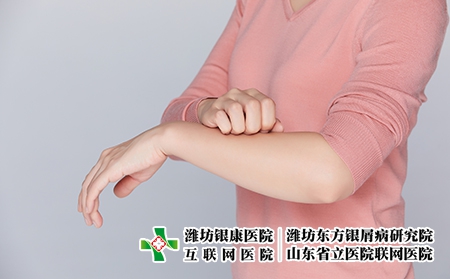 攝圖網_501683946_女性身體不舒服手臂發癢（企業商用）